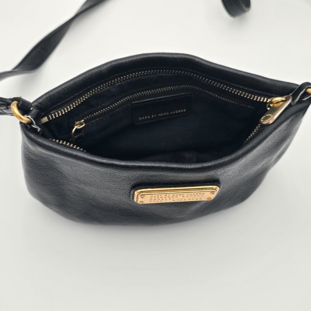 Marc Jacobs New York Crossbody Purse Handbag Black Leather Small Gold Hardware - Picture 4 of 10